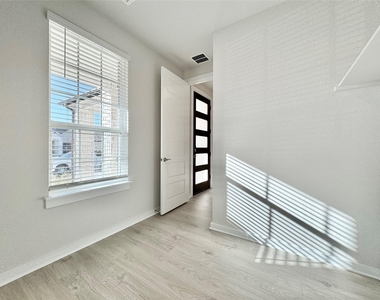 404 Tinto St - Photo Thumbnail 28