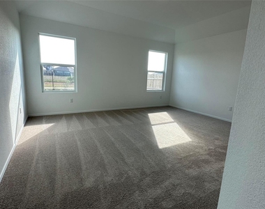 1704 Frontenac St - Photo Thumbnail 3