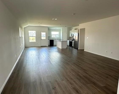 1704 Frontenac St - Photo Thumbnail 6