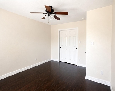 1517 Scottsdale Dr - Photo Thumbnail 22