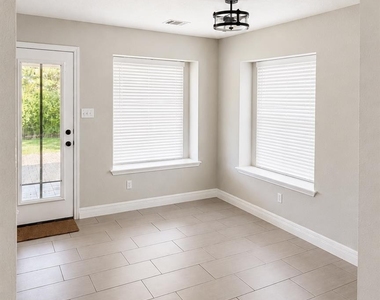 1517 Scottsdale Dr - Photo Thumbnail 4