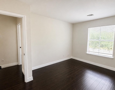 1517 Scottsdale Dr - Photo Thumbnail 16