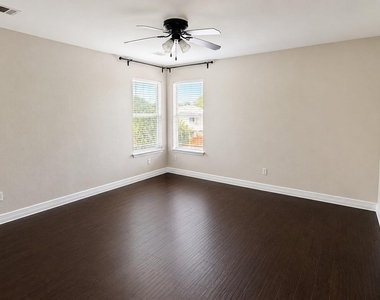 1517 Scottsdale Dr - Photo Thumbnail 10