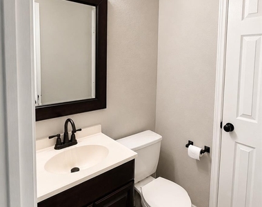 1517 Scottsdale Dr - Photo Thumbnail 9