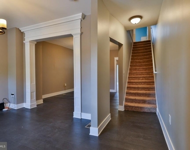129 E Goepp Street - Photo Thumbnail 6