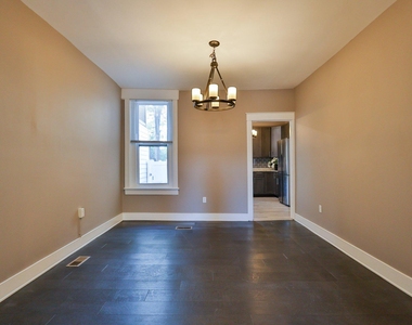 129 E Goepp Street - Photo Thumbnail 9