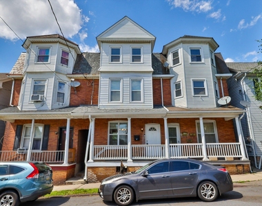 129 E Goepp Street - Photo Thumbnail 2