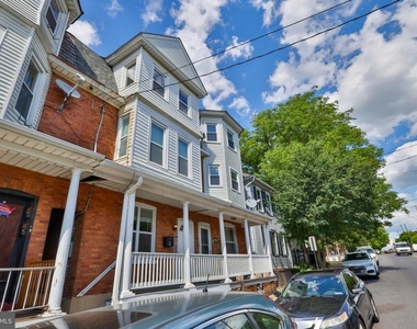 129 E Goepp Street - Photo Thumbnail 3