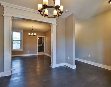 129 E Goepp Street - Photo Thumbnail 8