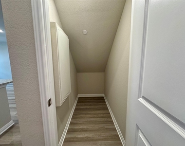 1850 Settlers Glen Dr - Photo Thumbnail 2