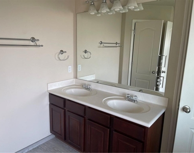 1718 Woodvista Pl - Photo Thumbnail 4