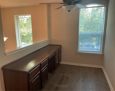 1718 Woodvista Pl - Photo Thumbnail 2