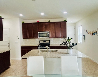 428 Gaida Loop - Photo Thumbnail 6