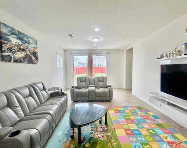 428 Gaida Loop - Photo Thumbnail 7