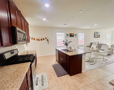 428 Gaida Loop - Photo Thumbnail 4