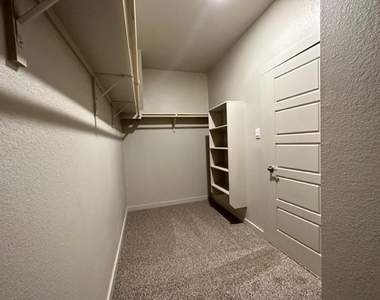 1316 Plymouth Rd - Photo Thumbnail 17