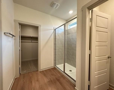 1316 Plymouth Rd - Photo Thumbnail 15