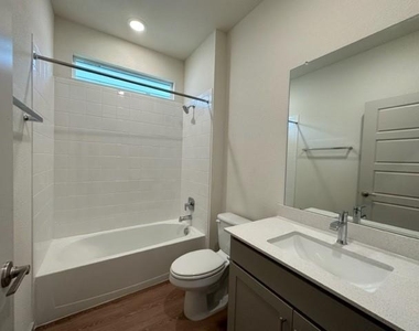 1316 Plymouth Rd - Photo Thumbnail 20