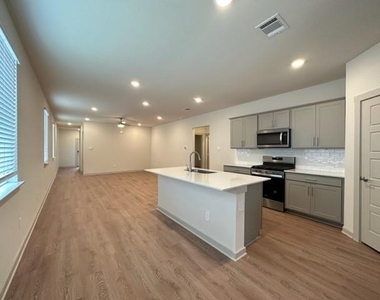 1316 Plymouth Rd - Photo Thumbnail 9