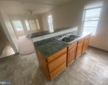 327 Plymouth Avenue - Photo Thumbnail 2