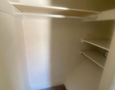 327 Plymouth Avenue - Photo Thumbnail 6