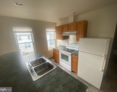 327 Plymouth Avenue - Photo Thumbnail 1