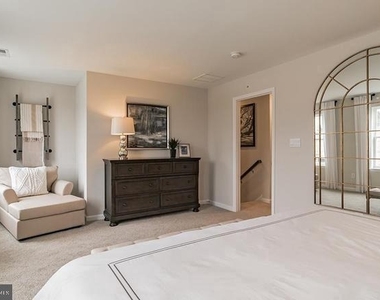 1128 Meadowlark Drive - Photo Thumbnail 11