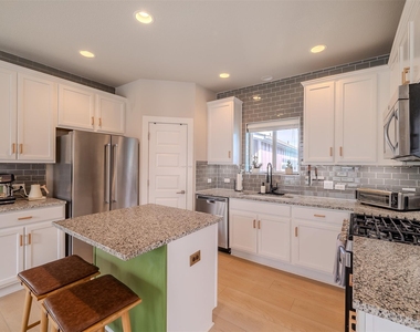 2012 Dinsdale Ln - Photo Thumbnail 5