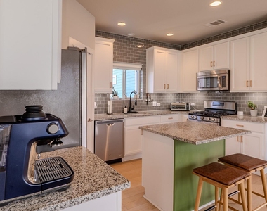 2012 Dinsdale Ln - Photo Thumbnail 4