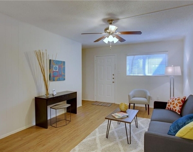 816 W North Loop Blvd - Photo Thumbnail 17