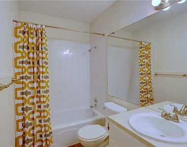 816 W North Loop Blvd - Photo Thumbnail 11