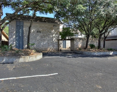 816 W North Loop Blvd - Photo Thumbnail 3