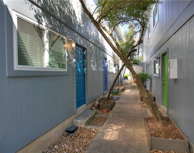 816 W North Loop Blvd - Photo Thumbnail 13