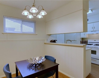 816 W North Loop Blvd - Photo Thumbnail 5