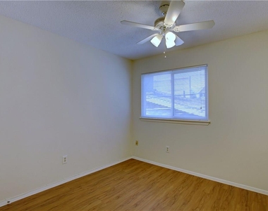 816 W North Loop Blvd - Photo Thumbnail 10