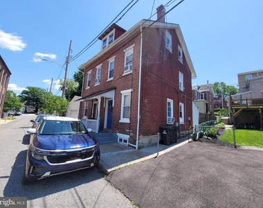 422 Gold Street Street - Photo Thumbnail 1