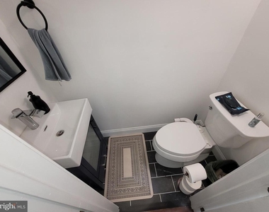 422 Gold Street Street - Photo Thumbnail 5