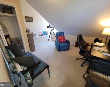 422 Gold Street Street - Photo Thumbnail 9