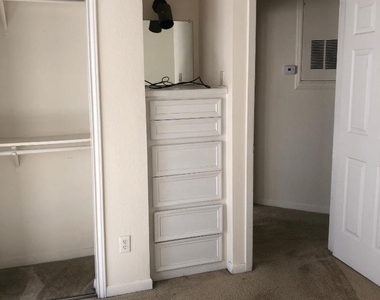 915 W 23rd St - Photo Thumbnail 7