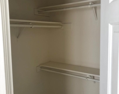 915 W 23rd St - Photo Thumbnail 4