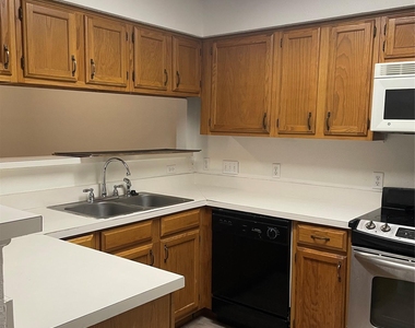 915 W 23rd St - Photo Thumbnail 11