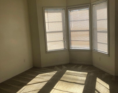 915 W 23rd St - Photo Thumbnail 3