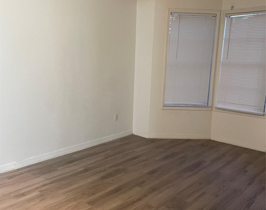 915 W 23rd St - Photo Thumbnail 14