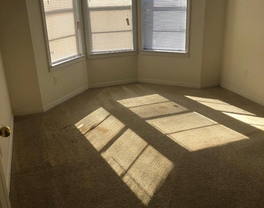 915 W 23rd St - Photo Thumbnail 2
