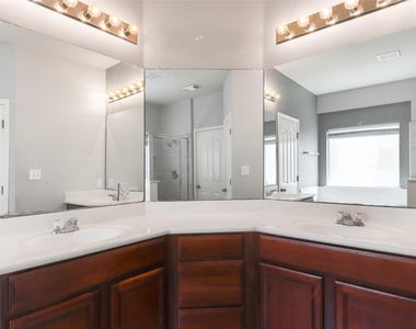 600 S Frontier Ln - Photo Thumbnail 14