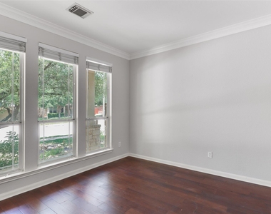 600 S Frontier Ln - Photo Thumbnail 4