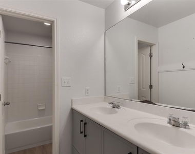 600 S Frontier Ln - Photo Thumbnail 23