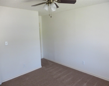 4511 W Village Ct - Photo Thumbnail 8