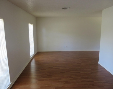 4511 W Village Ct - Photo Thumbnail 1
