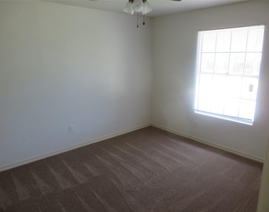 4511 W Village Ct - Photo Thumbnail 7